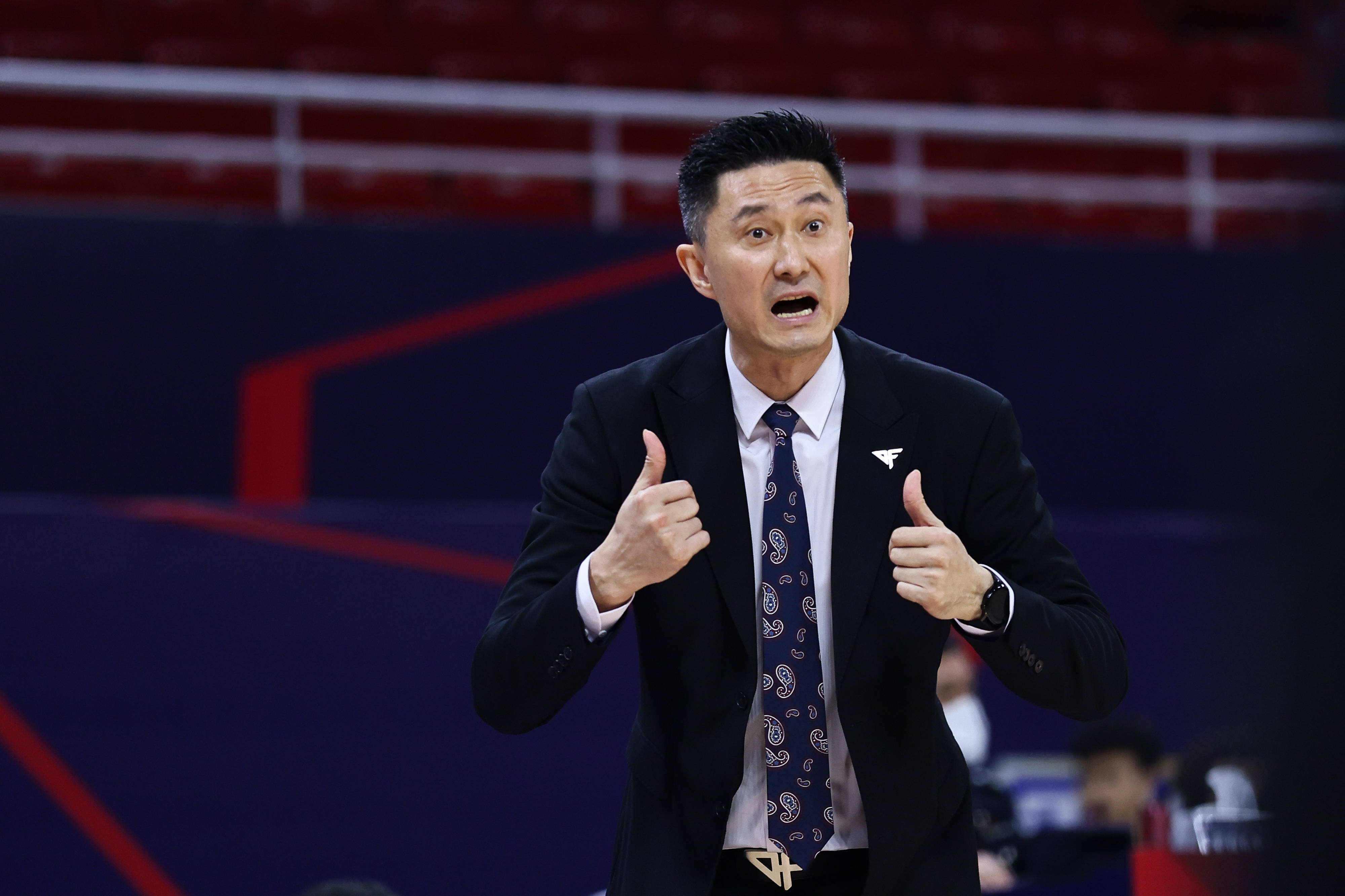 爱游戏体育注册登录入口包含葡超窗口期再迎强敌，广东宏远强势反弹，主帅态度——态度坚定，临场指挥获称赞的词条